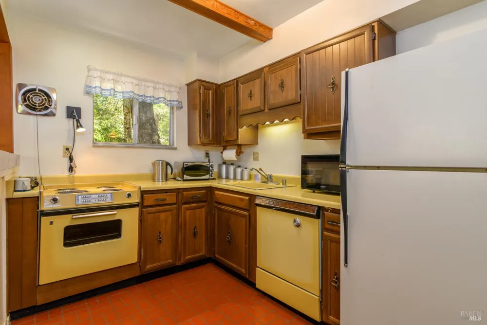 37870 Ocean Ridge Drive Gualala, CA 95445