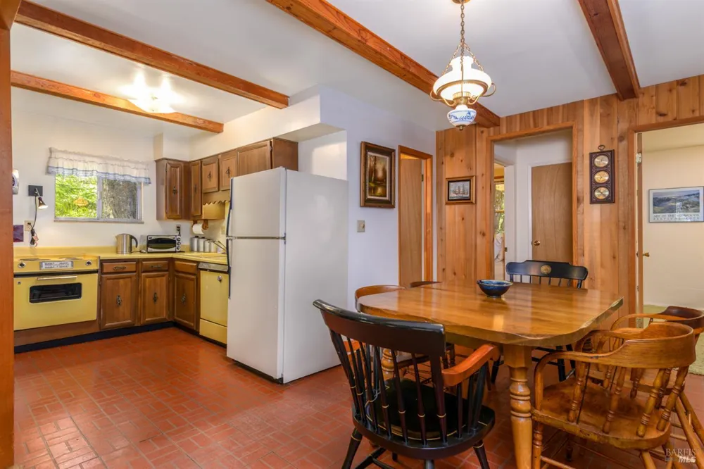 37870 Ocean Ridge Drive Gualala, CA 95445
