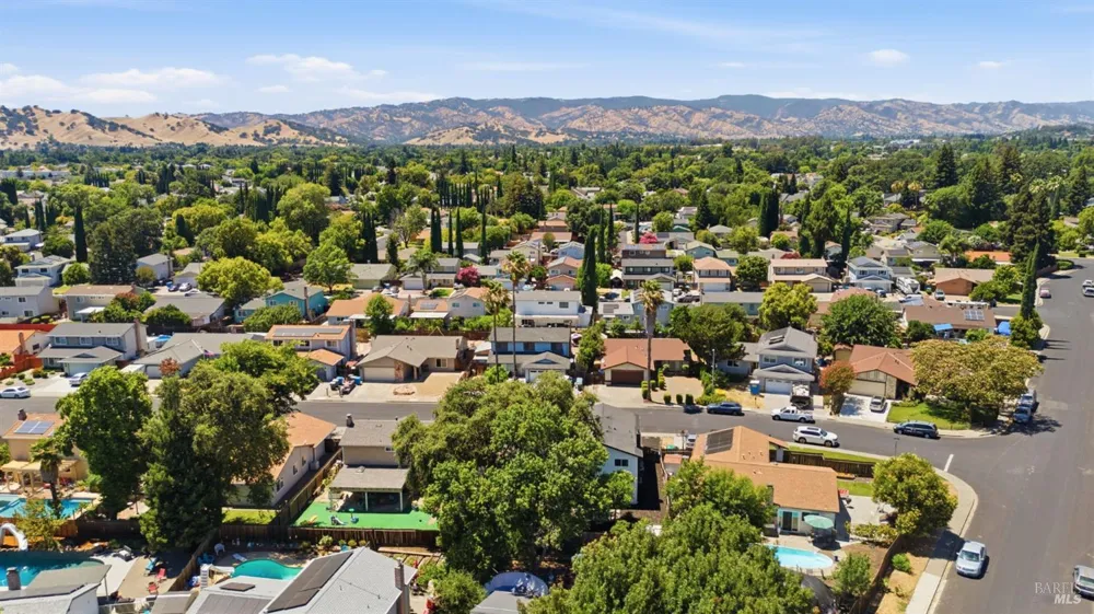 206 Millbrook Way Vacaville, CA 95687