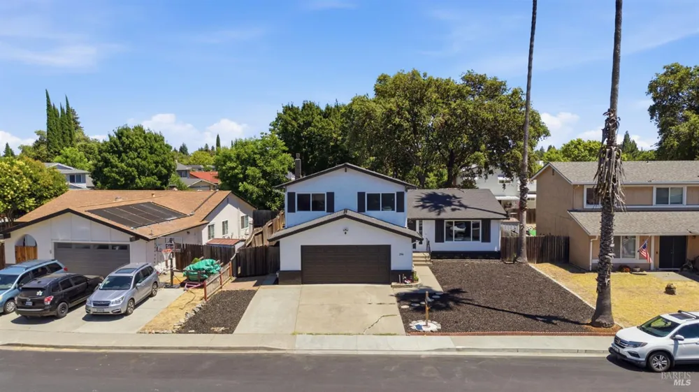 206 Millbrook Way Vacaville, CA 95687