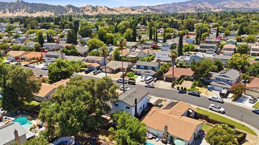 206 Millbrook Way Vacaville, CA 95687