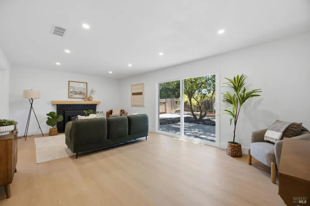 206 Millbrook Way Vacaville, CA 95687
