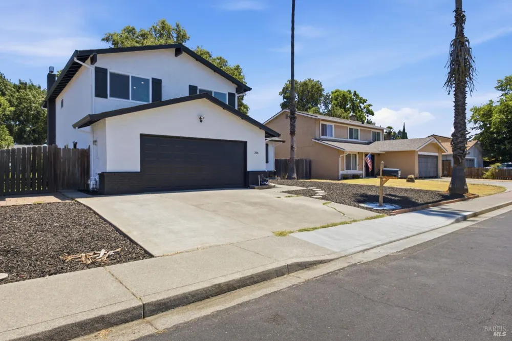 206 Millbrook Way Vacaville, CA 95687