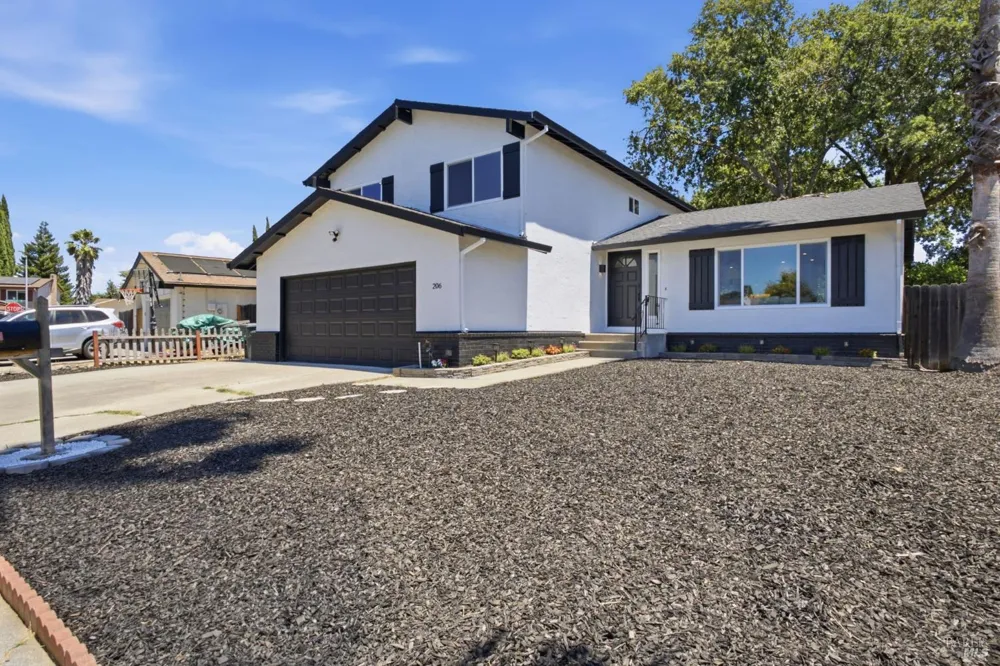 206 Millbrook Way Vacaville, CA 95687