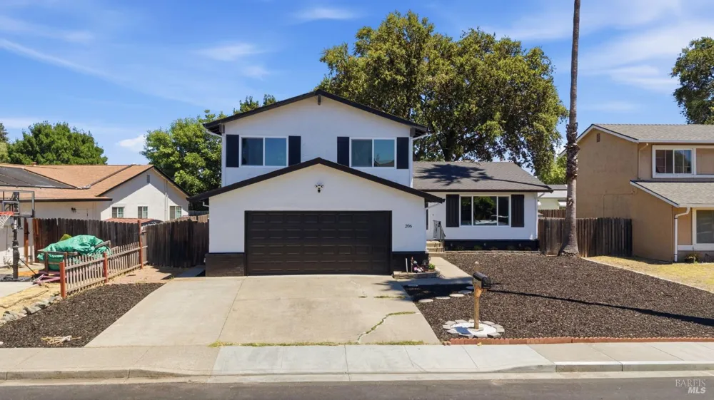 206 Millbrook Way Vacaville, CA 95687