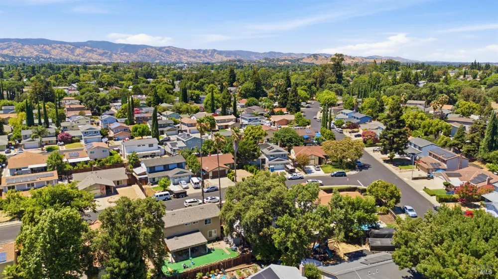 206 Millbrook Way Vacaville, CA 95687
