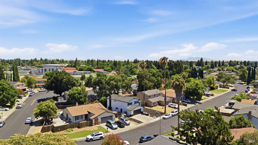 206 Millbrook Way Vacaville, CA 95687