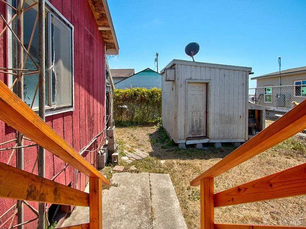 715 West Street Fort Bragg, CA 95437