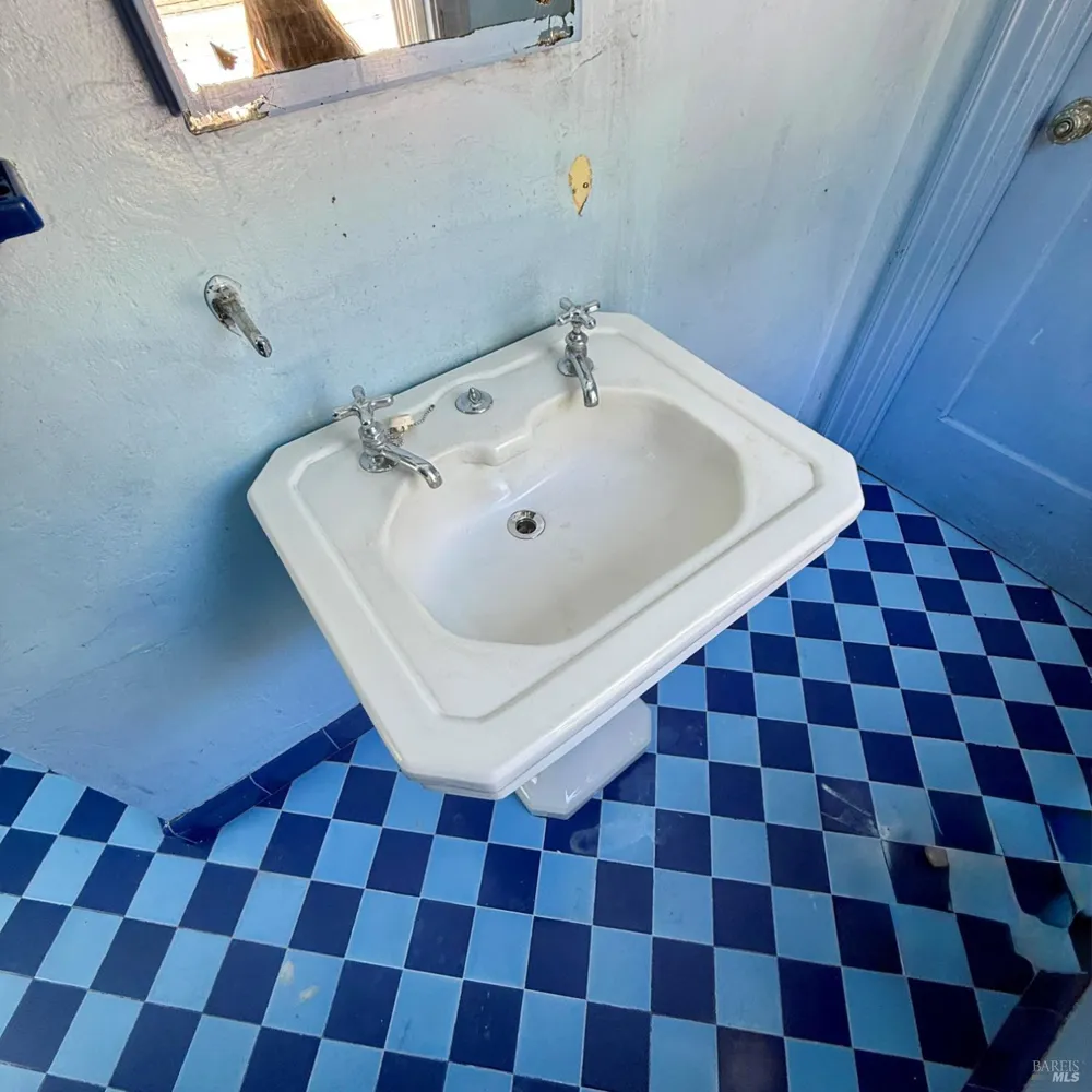 1824 Austin Way Santa Rosa, CA 95404