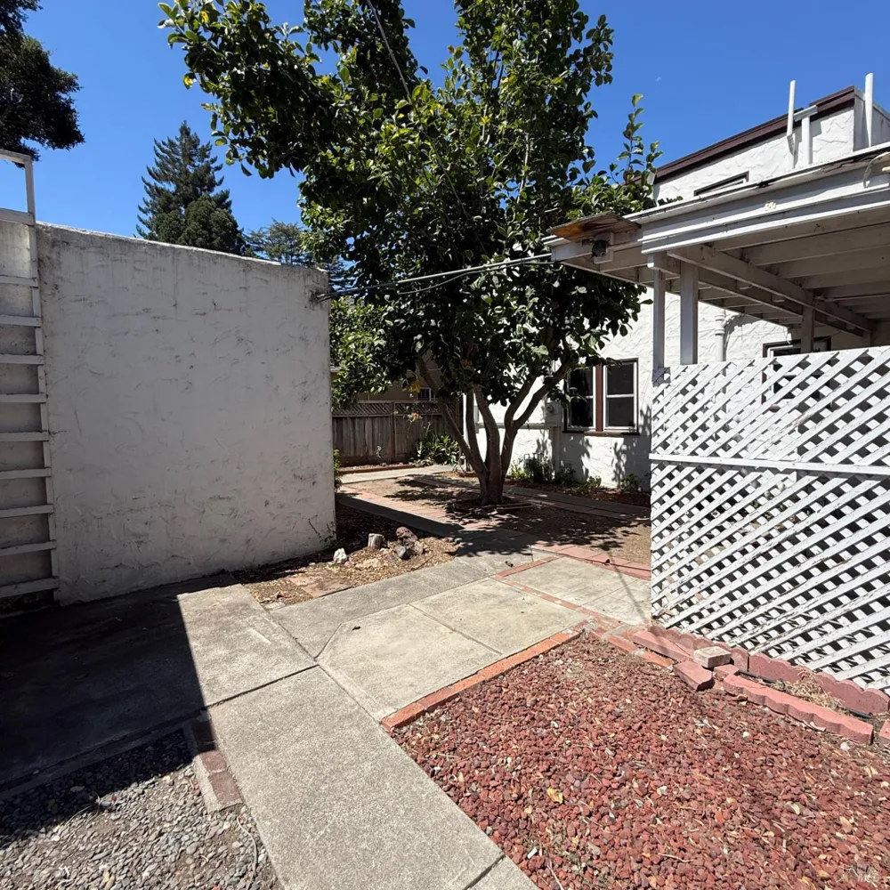 1824 Austin Way Santa Rosa, CA 95404