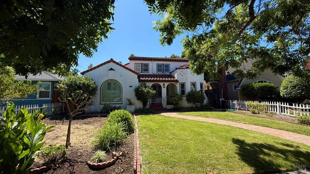 1824 Austin Way Santa Rosa, CA 95404