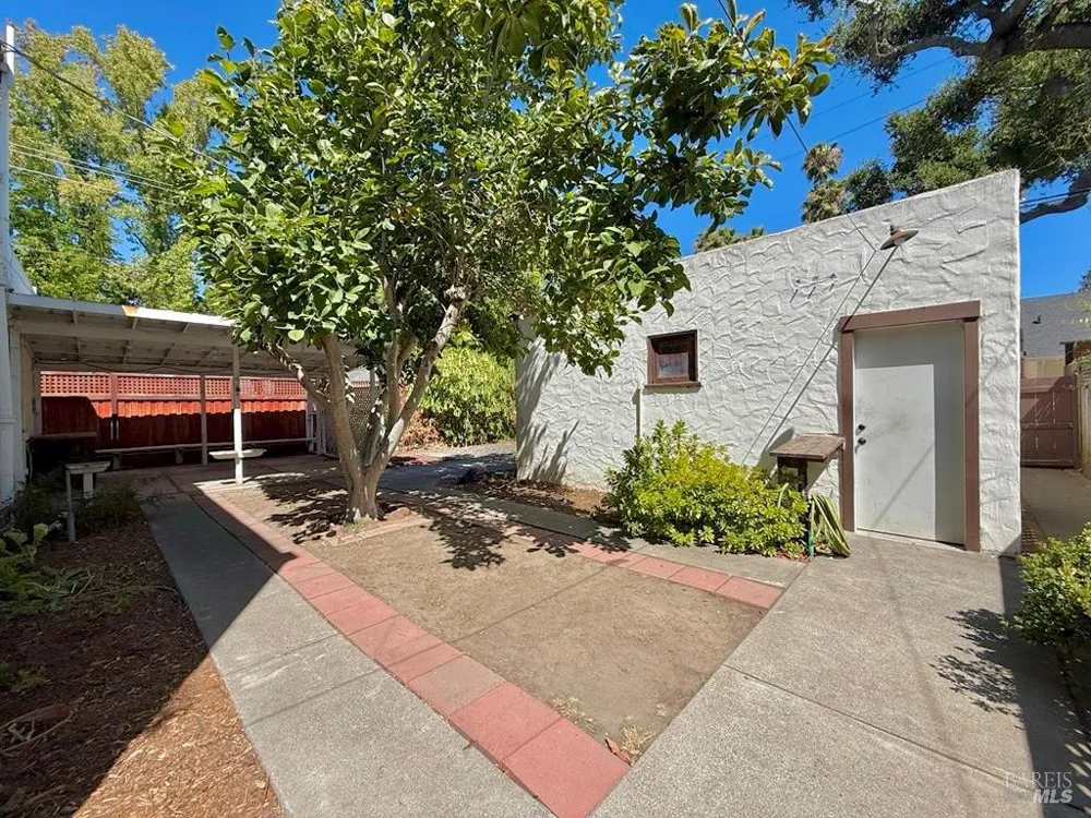1824 Austin Way Santa Rosa, CA 95404