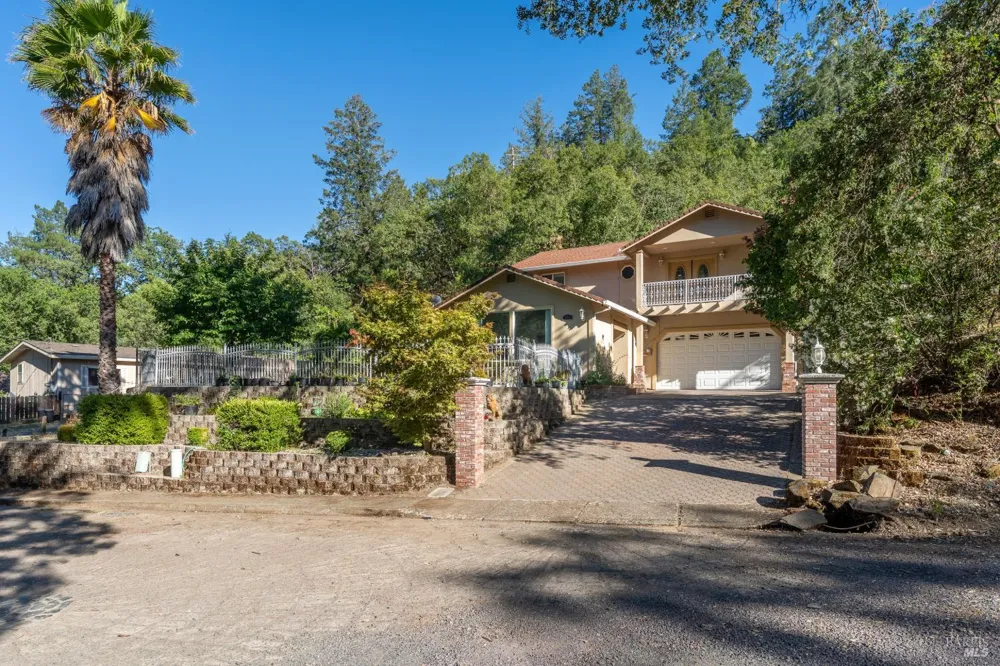 261 Crestview Drive Ukiah, CA 95482