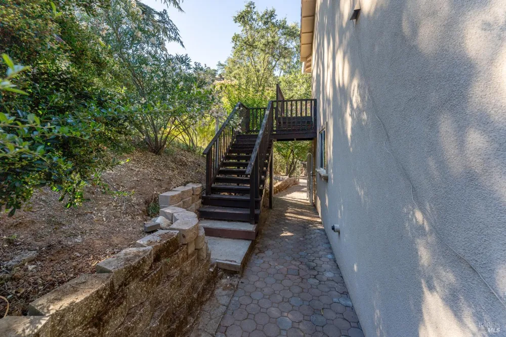 261 Crestview Drive Ukiah, CA 95482