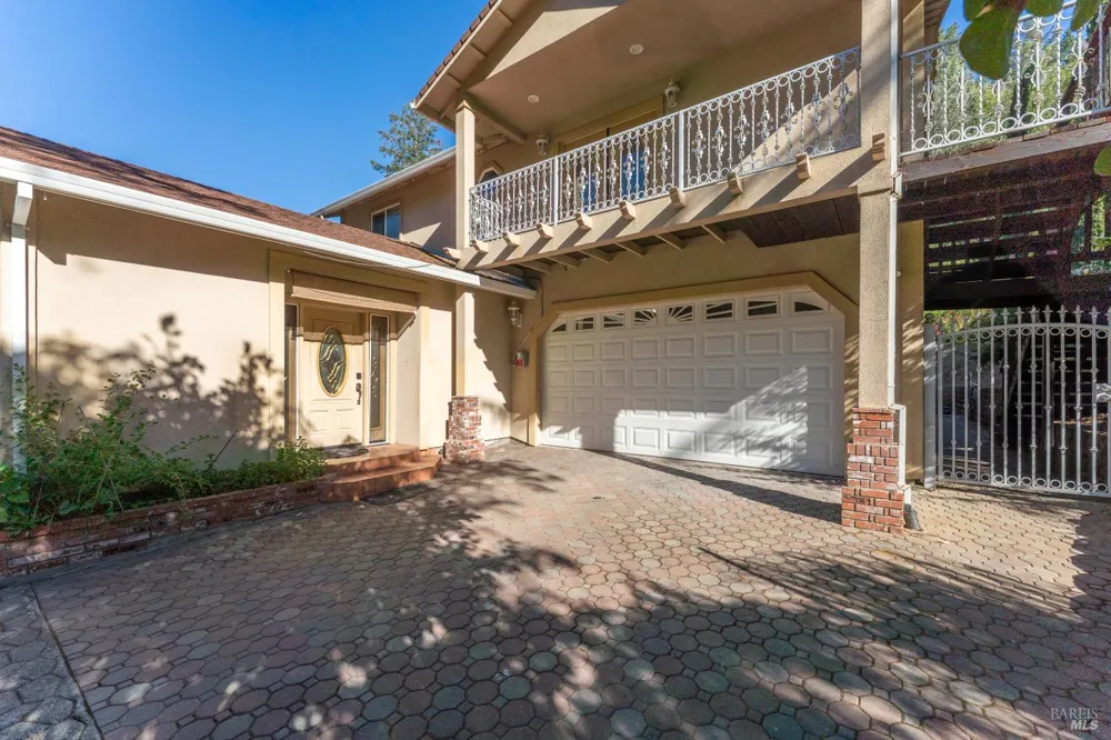 261 Crestview Drive Ukiah, CA 95482