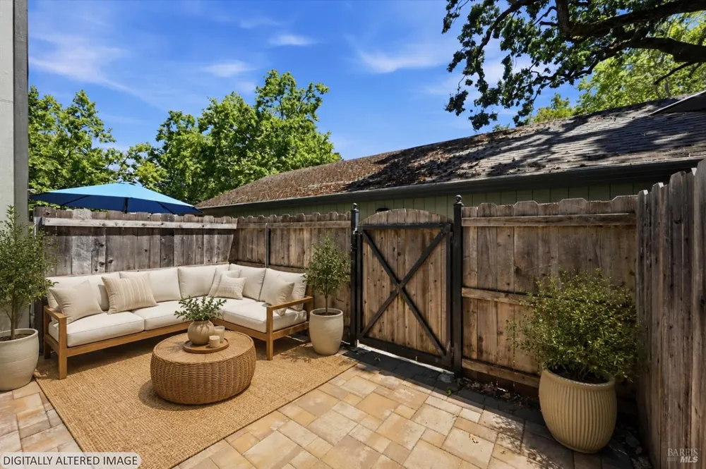 323 Harvest Lane Santa Rosa, CA 95401