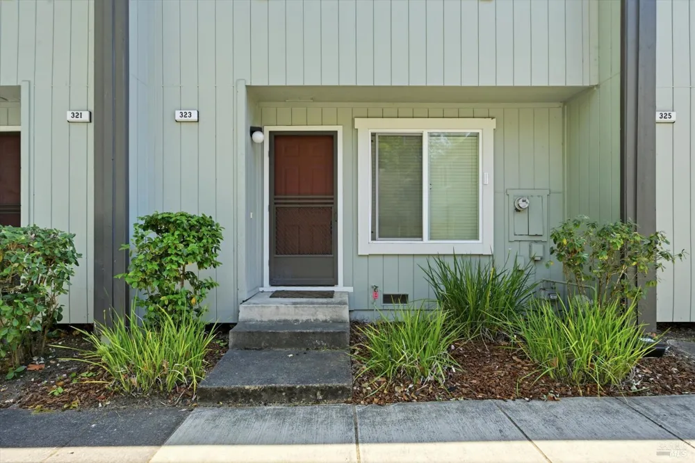 323 Harvest Lane Santa Rosa, CA 95401