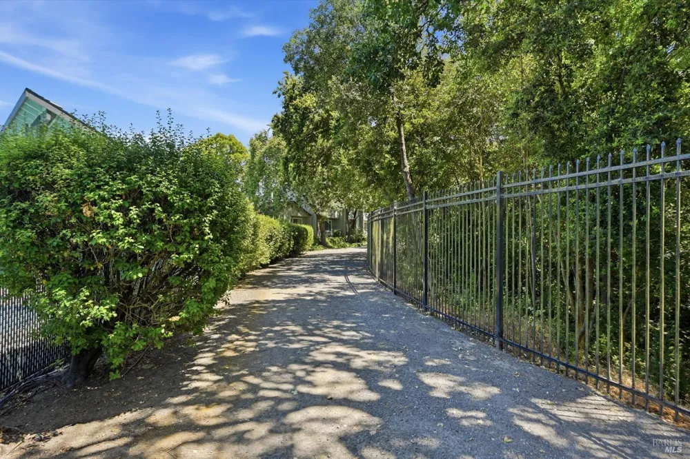 323 Harvest Lane Santa Rosa, CA 95401