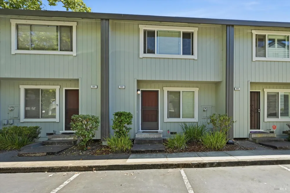 323 Harvest Lane Santa Rosa, CA 95401