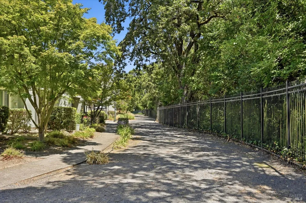 323 Harvest Lane Santa Rosa, CA 95401