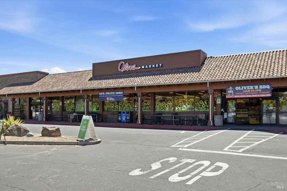 323 Harvest Lane Santa Rosa, CA 95401