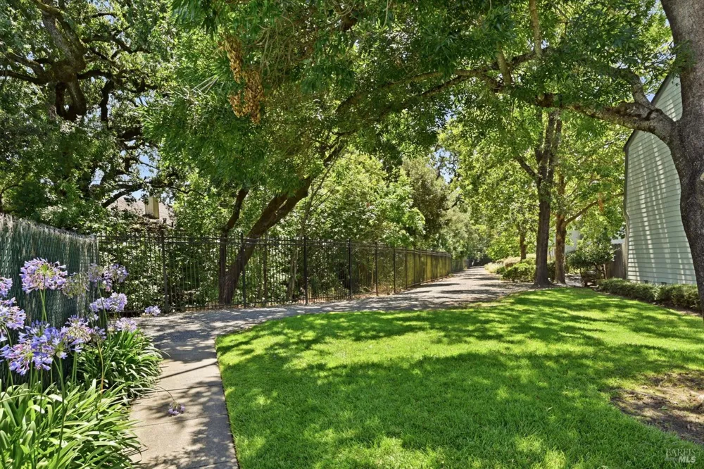 323 Harvest Lane Santa Rosa, CA 95401