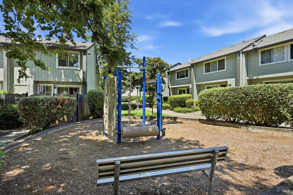 323 Harvest Lane Santa Rosa, CA 95401