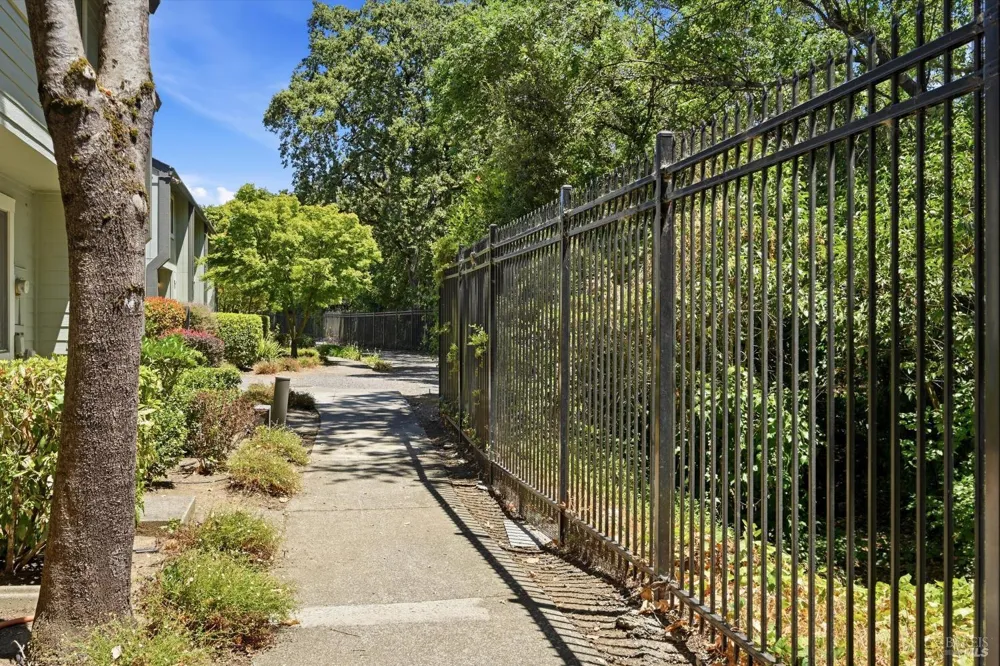 323 Harvest Lane Santa Rosa, CA 95401