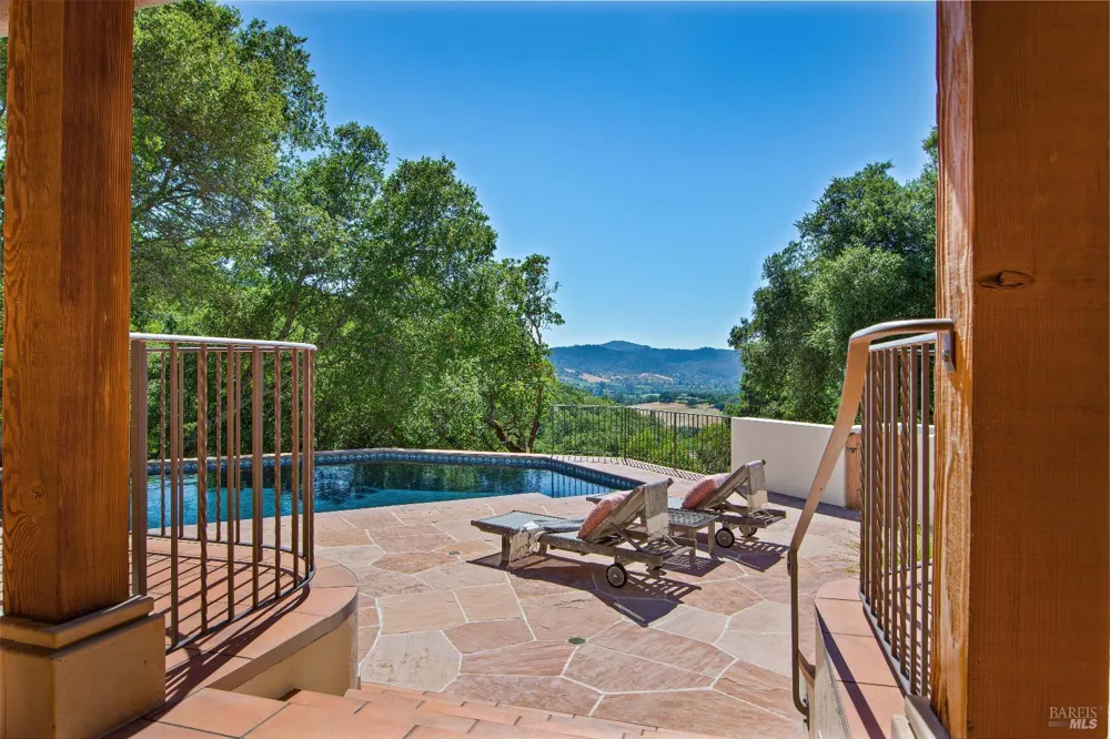 10000 Courtney Drive Kenwood, CA 95452