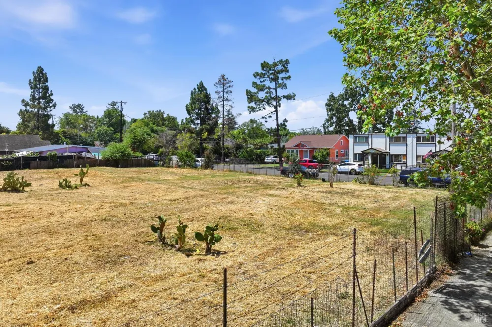 1306 Grand Avenue Santa Rosa, CA 95404