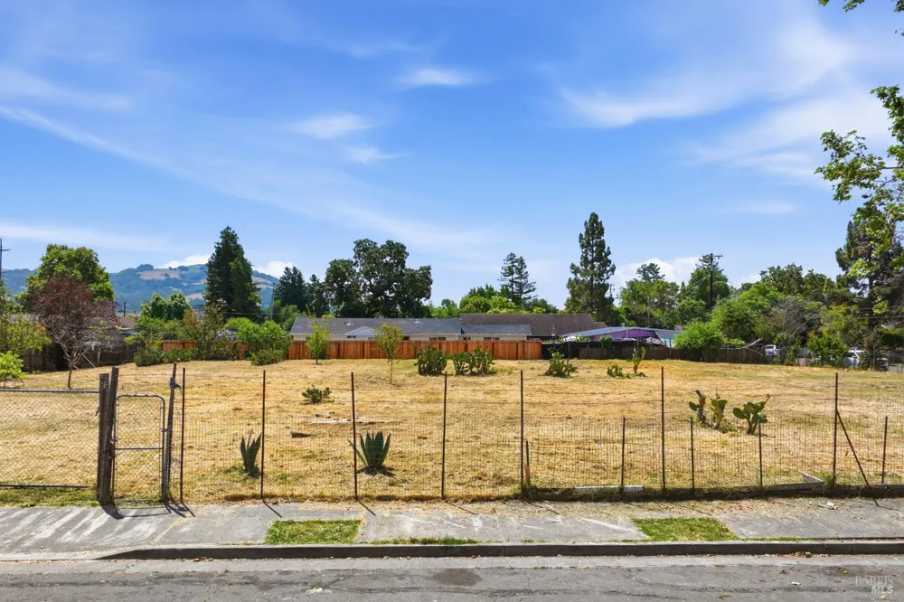 1306 Grand Avenue Santa Rosa, CA 95404