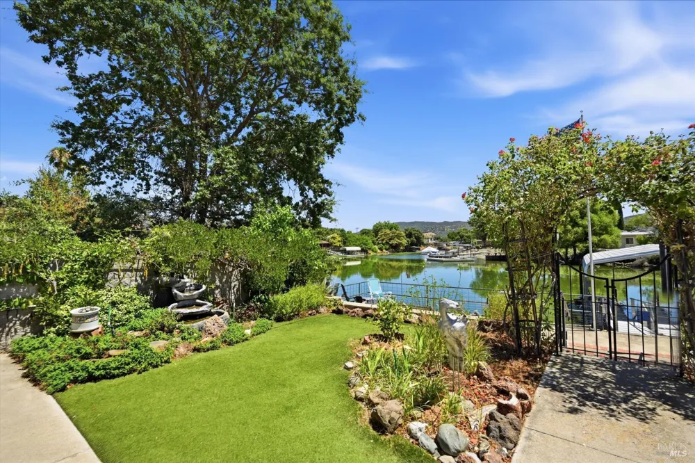 12753 Shoreview Drive Clearlake Oaks, CA 95423