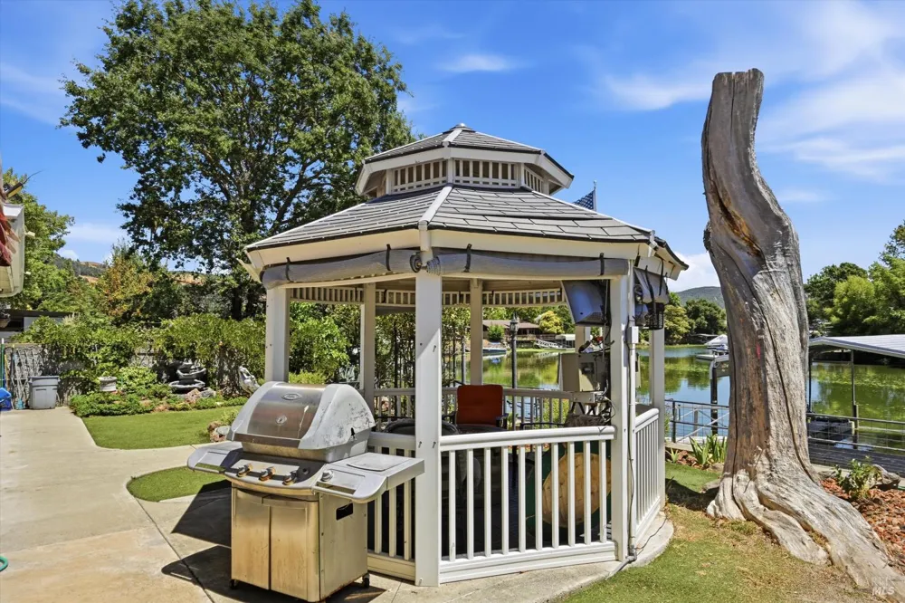 12753 Shoreview Drive Clearlake Oaks, CA 95423