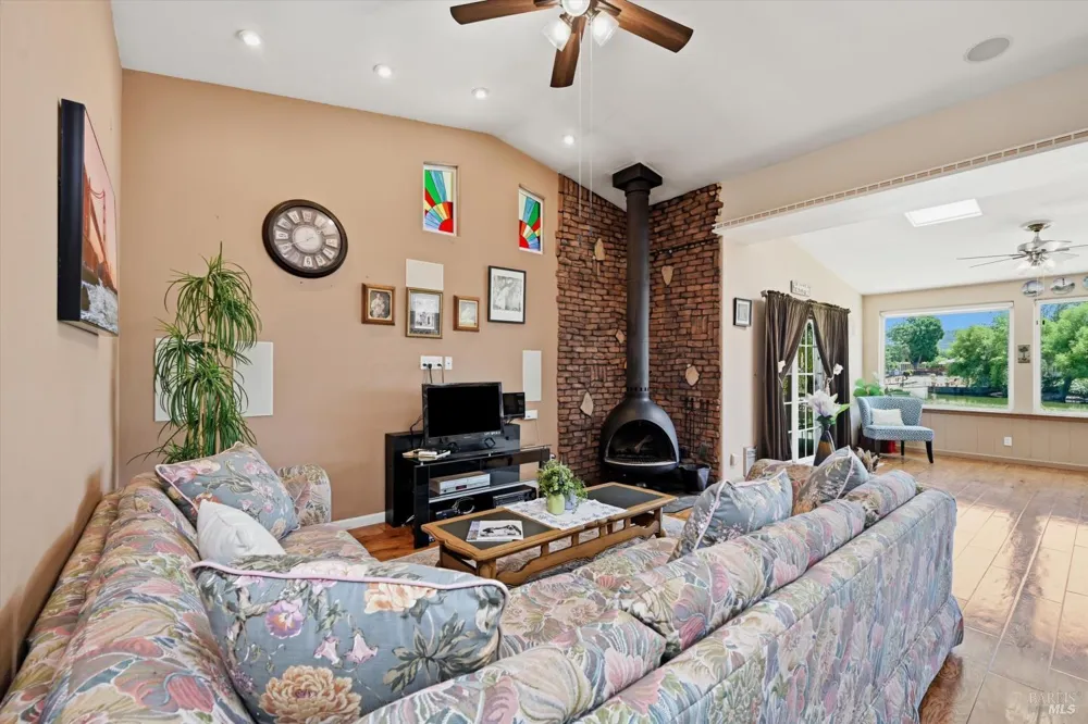 12753 Shoreview Drive Clearlake Oaks, CA 95423