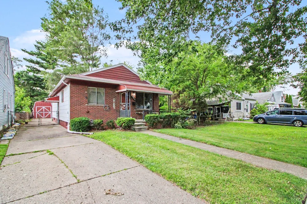 15809 Woodworth Redford, MI 48239