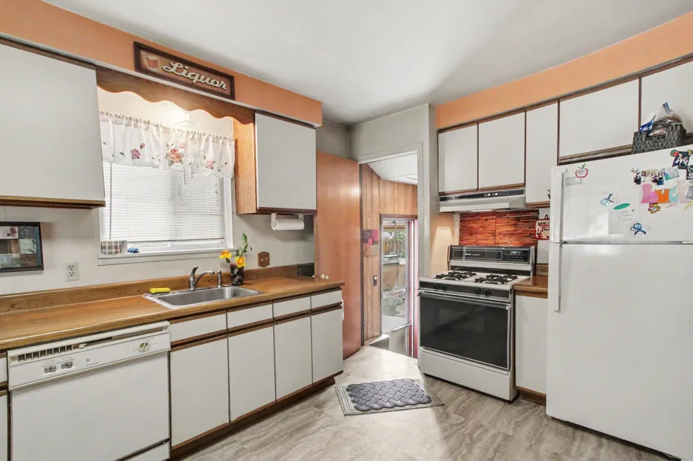 15809 Woodworth Redford, MI 48239