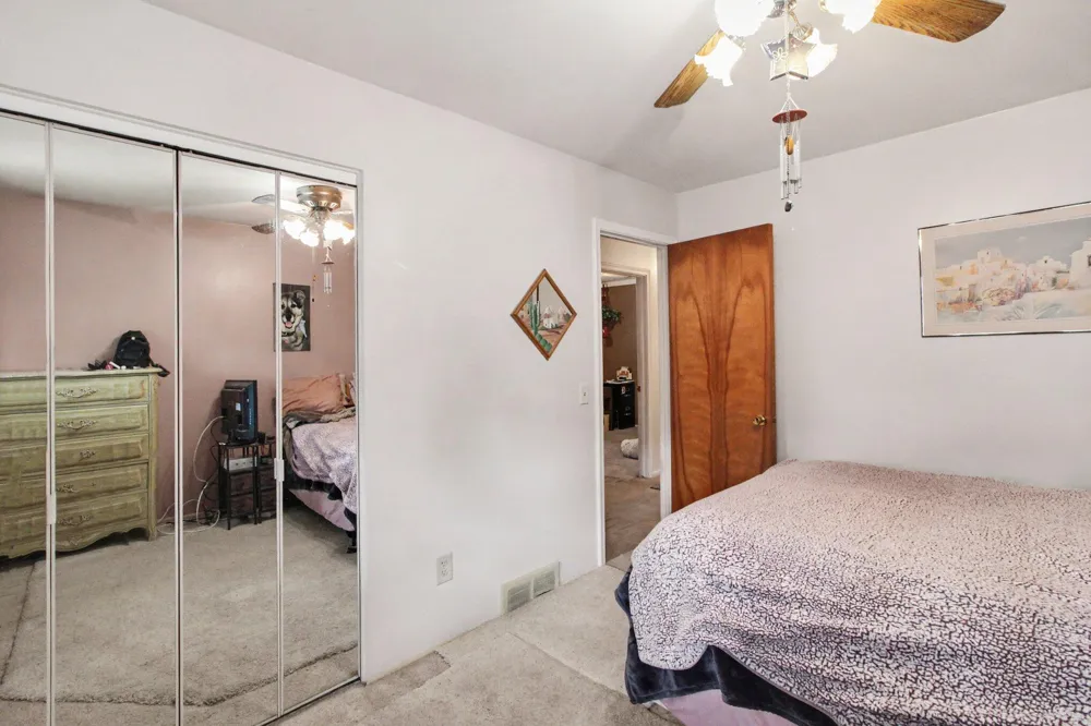 15809 Woodworth Redford, MI 48239