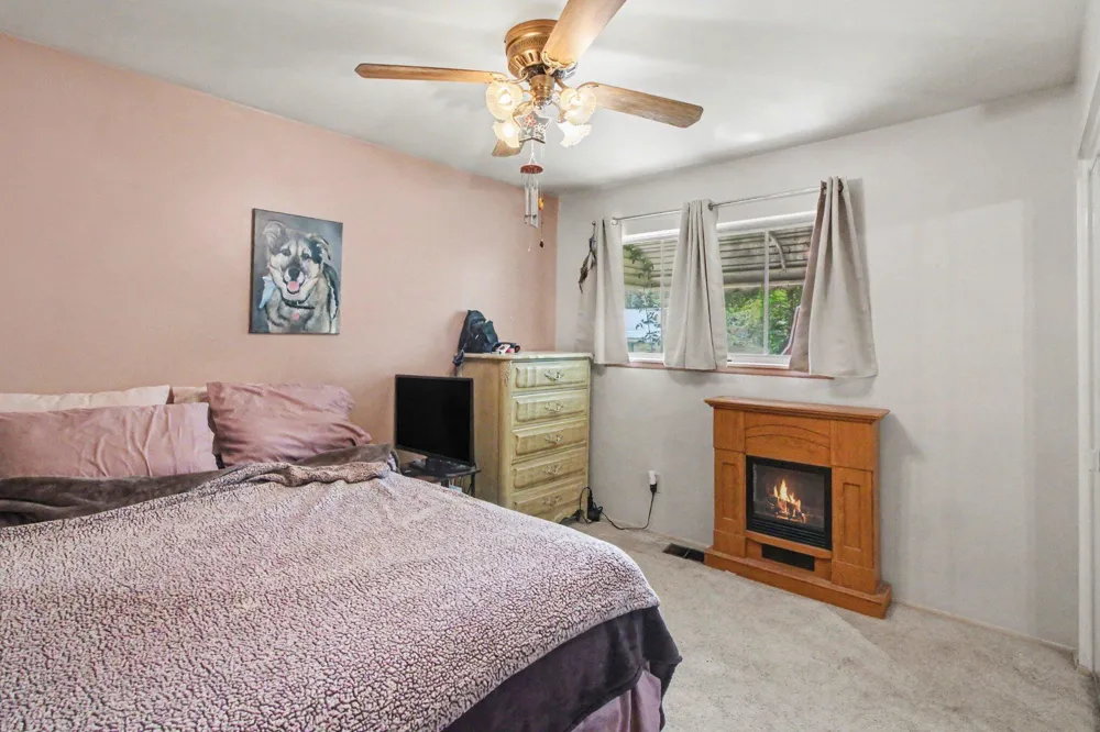 15809 Woodworth Redford, MI 48239