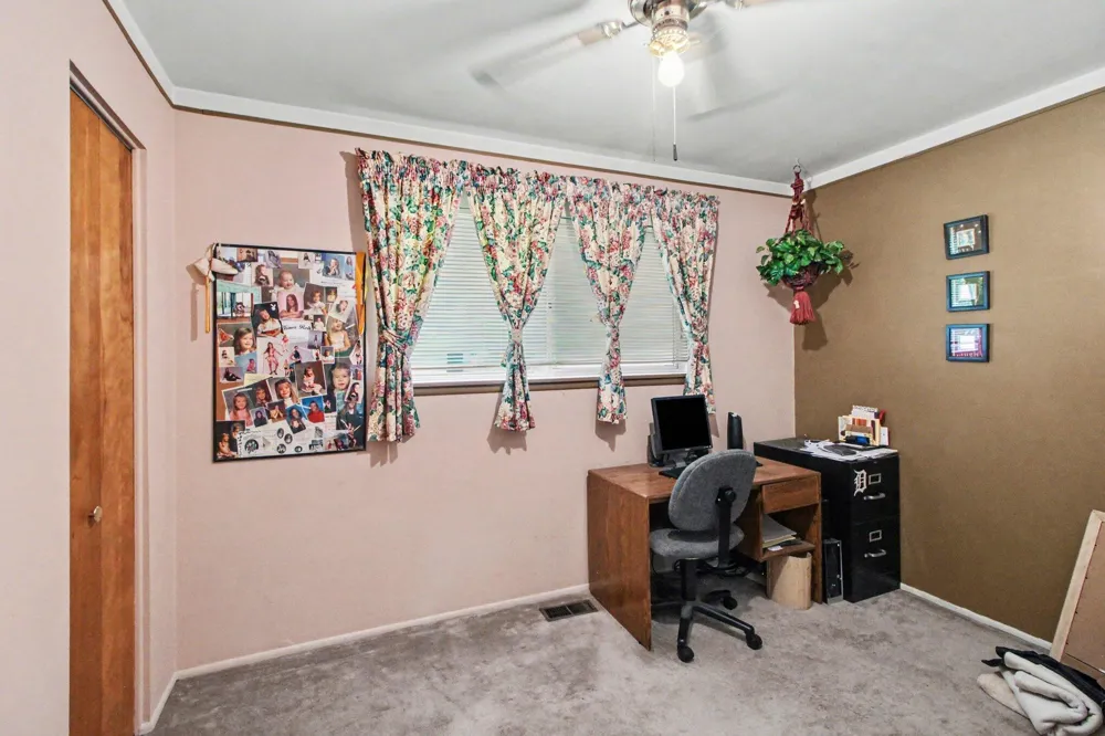 15809 Woodworth Redford, MI 48239