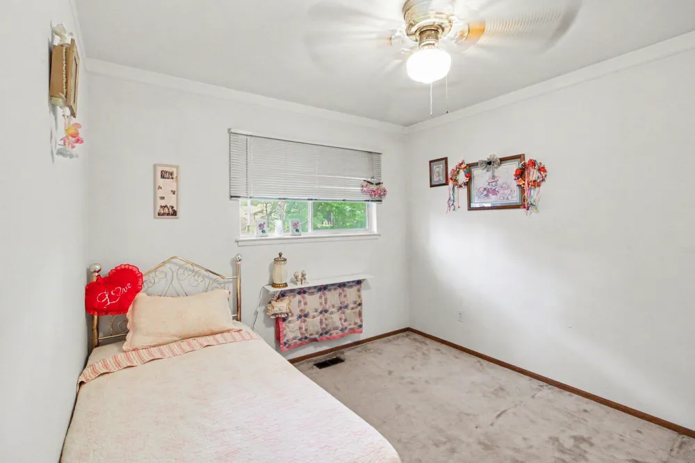 15809 Woodworth Redford, MI 48239