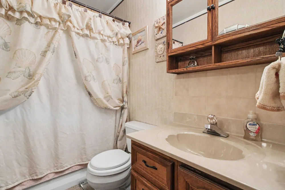 15809 Woodworth Redford, MI 48239