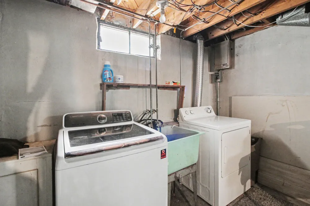15809 Woodworth Redford, MI 48239