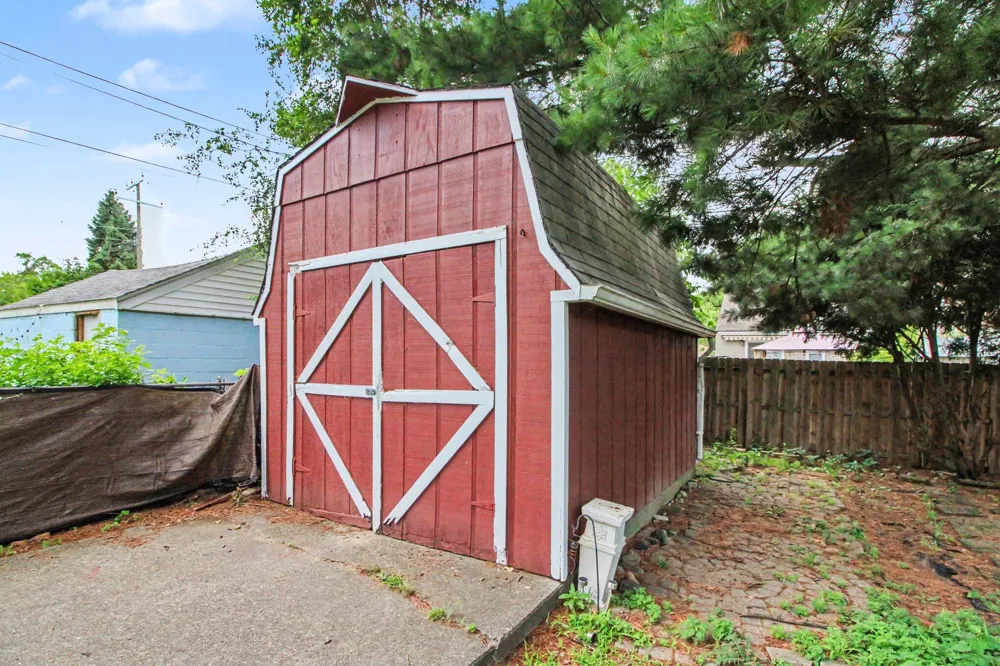 15809 Woodworth Redford, MI 48239