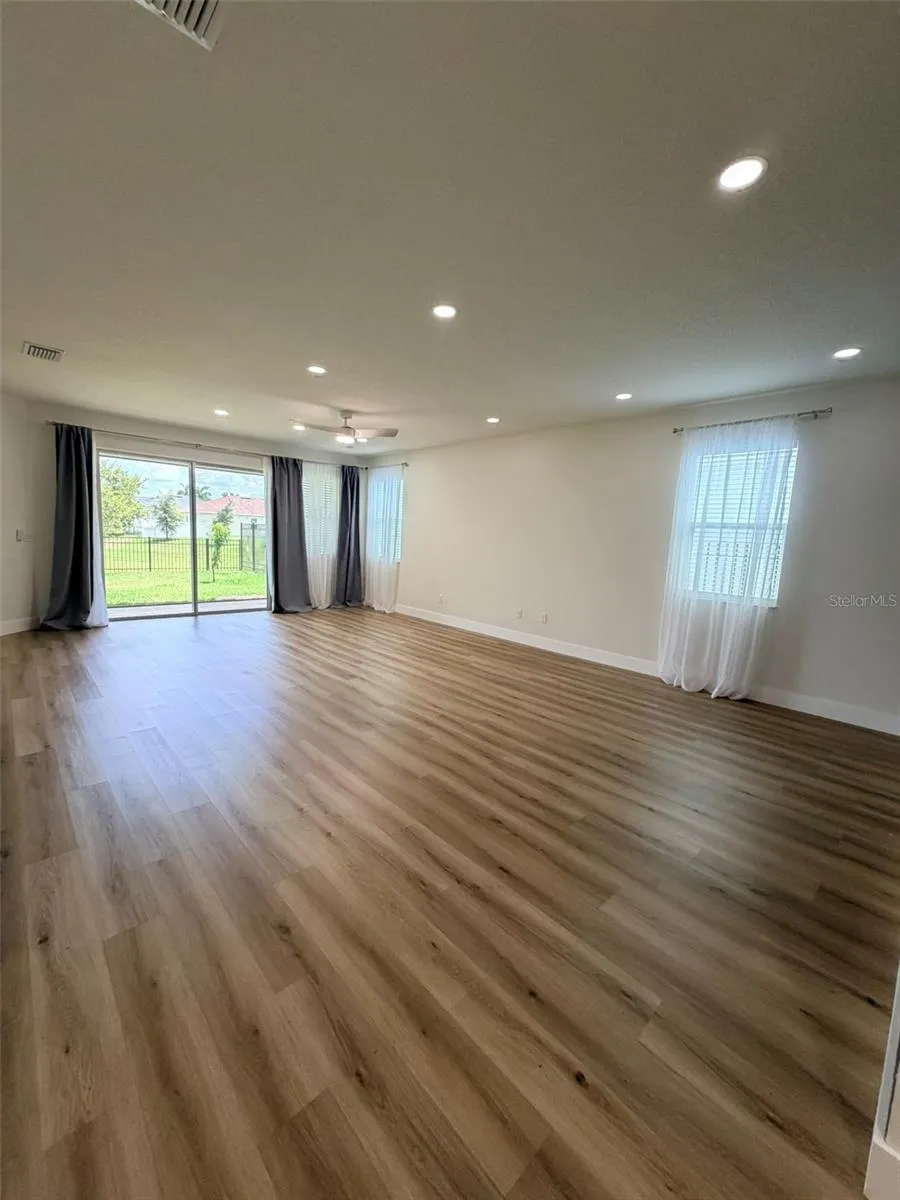 3467 74TH AVENUE CIRCLE E Sarasota, FL 34243