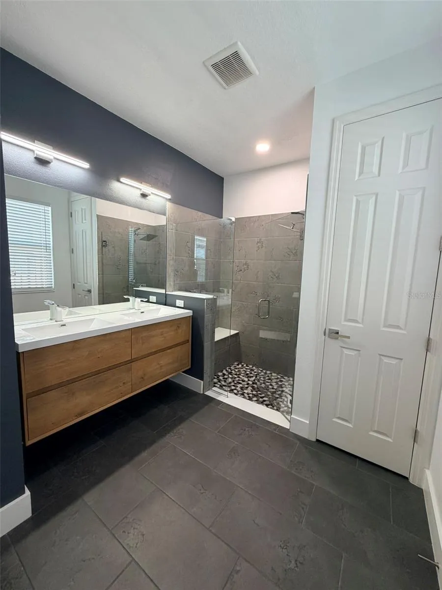 3467 74TH AVENUE CIRCLE E Sarasota, FL 34243