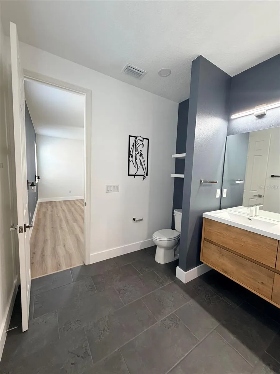 3467 74TH AVENUE CIRCLE E Sarasota, FL 34243