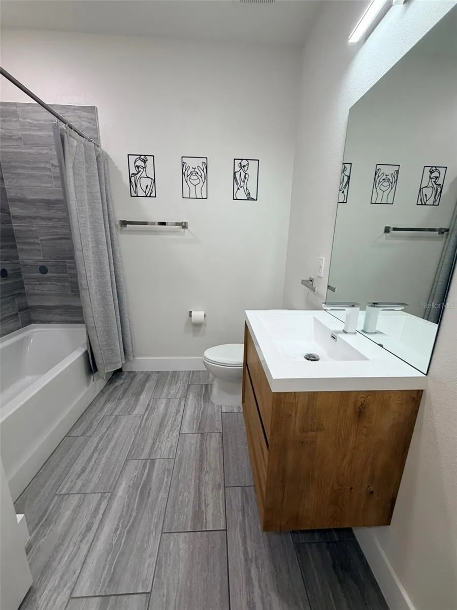 3467 74TH AVENUE CIRCLE E Sarasota, FL 34243
