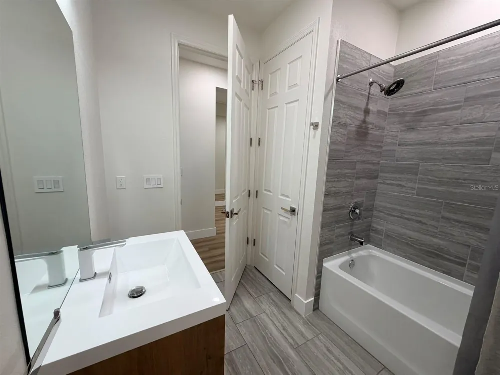 3467 74TH AVENUE CIRCLE E Sarasota, FL 34243