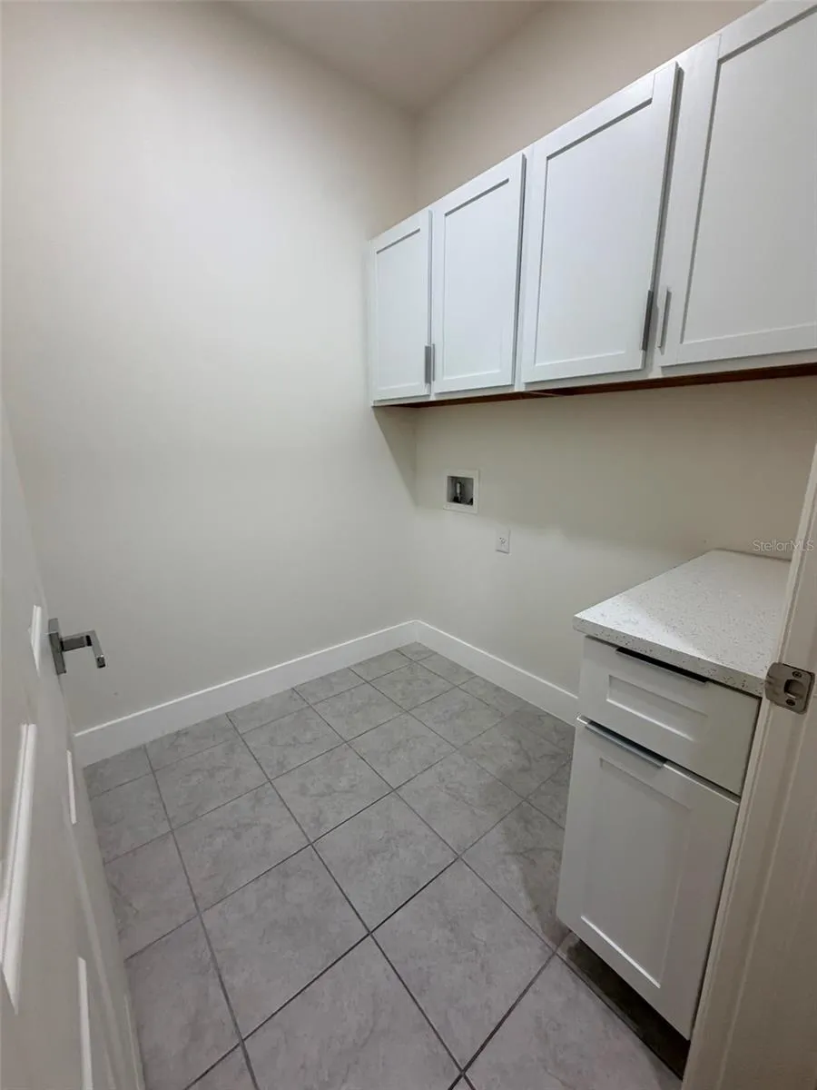 3467 74TH AVENUE CIRCLE E Sarasota, FL 34243
