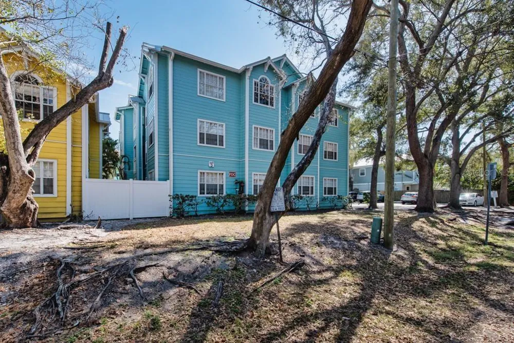 3002 W CLEVELAND STREET #D11 Tampa, FL 33609